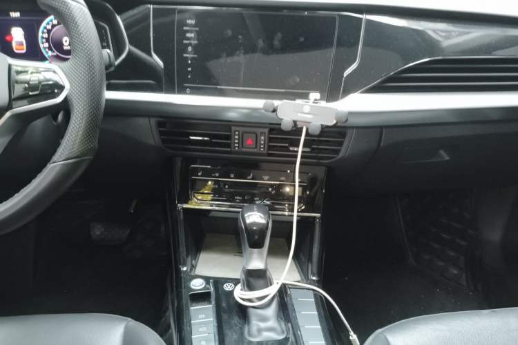 Used Volkswagen Passat 2023 330TSI Starry Elite Edition Audio And AC Panel
