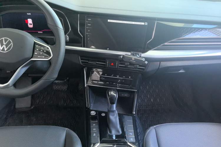 Used Volkswagen Passat 2023 Revised 380TSI Luxury Edition Audio And AC Panel