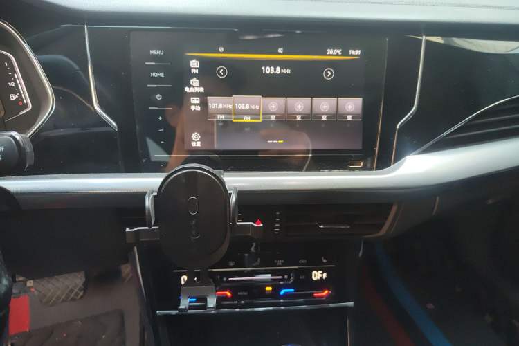 Used Volkswagen Passat 2023 330TSI Starry Elite Edition Audio And AC Panel
