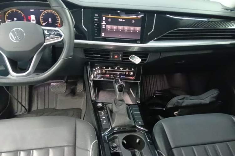 Used Volkswagen Passat 2023 330TSI Starry Elite Edition Audio And AC Panel