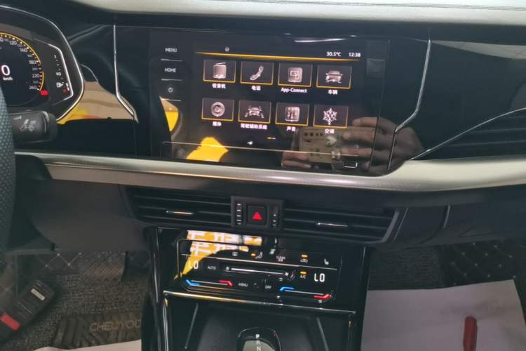 Used Volkswagen Passat 2023 330TSI Elite Edition Audio And AC Panel
