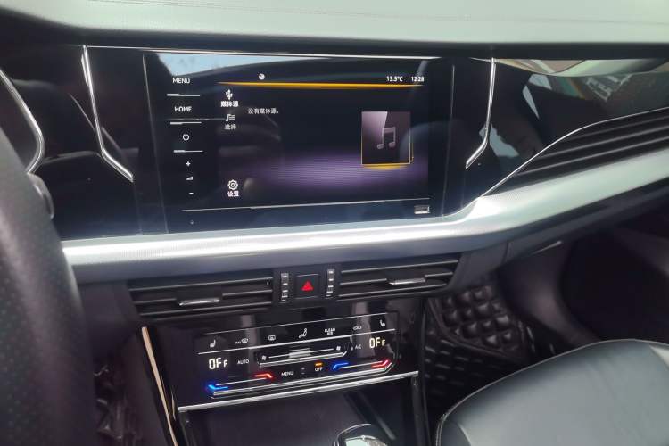 Used Volkswagen Passat 2023 Revised 330TSI Starry Elite Edition Audio And AC Panel