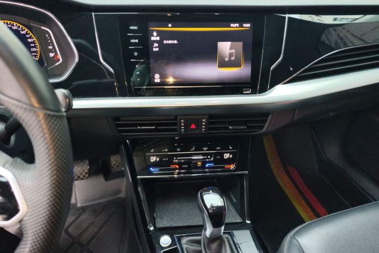 Used Volkswagen Passat 2023 330TSI Starry Elite Edition Audio And AC Panel