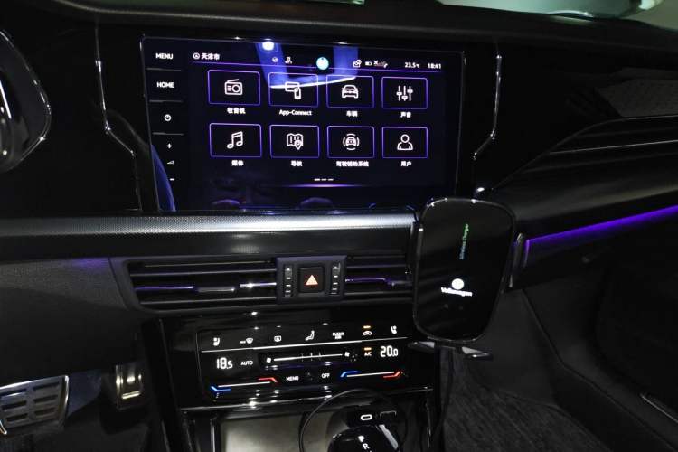 Used Volkswagen Passat 2023 Facelift 330TSI Luxury Edition Audio And AC Panel