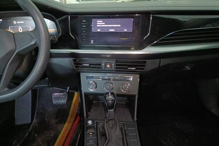 Used Volkswagen Passat 2023 280TSI Business Edition Audio And AC Panel