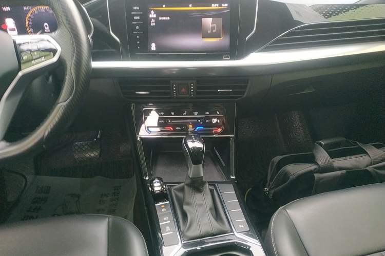 Used Volkswagen Passat 2023 Revised 330TSI Starry Elite Edition Audio And AC Panel