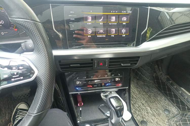 Used Volkswagen Passat 2023 330TSI Starry Elite Edition Audio And AC Panel