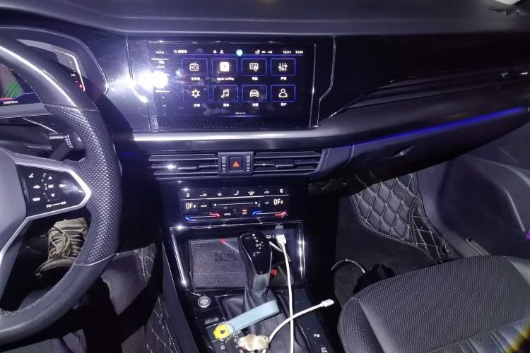 Used Volkswagen Passat 2023 330TSI Luxury Edition Audio And AC Panel