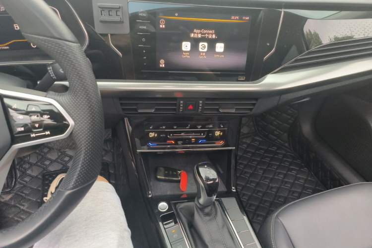 Used Volkswagen Passat 2023 330TSI Elite Edition Audio And AC Panel