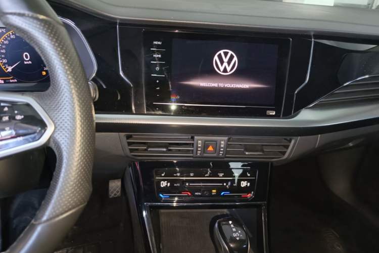Used Volkswagen Passat 2023 Revised 330TSI Starry Elite Edition Audio And AC Panel