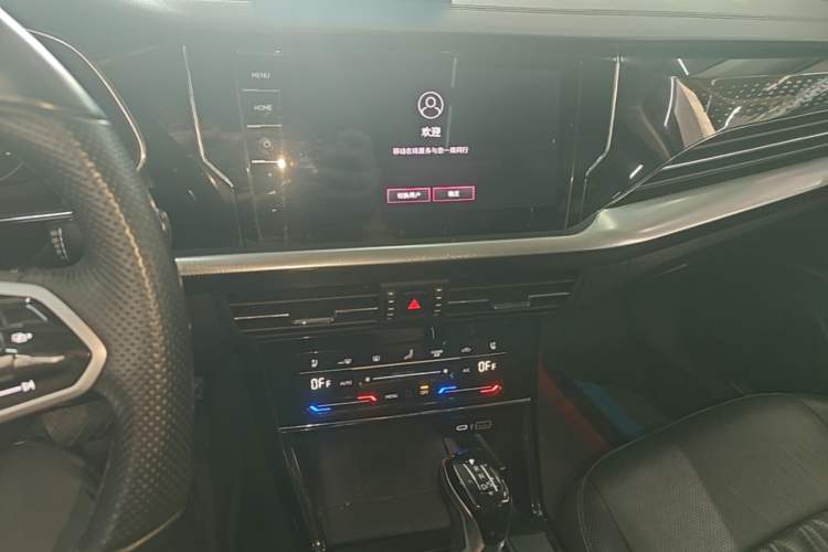Used Volkswagen Passat 2023 Facelift 330TSI Luxury Edition Audio And AC Panel