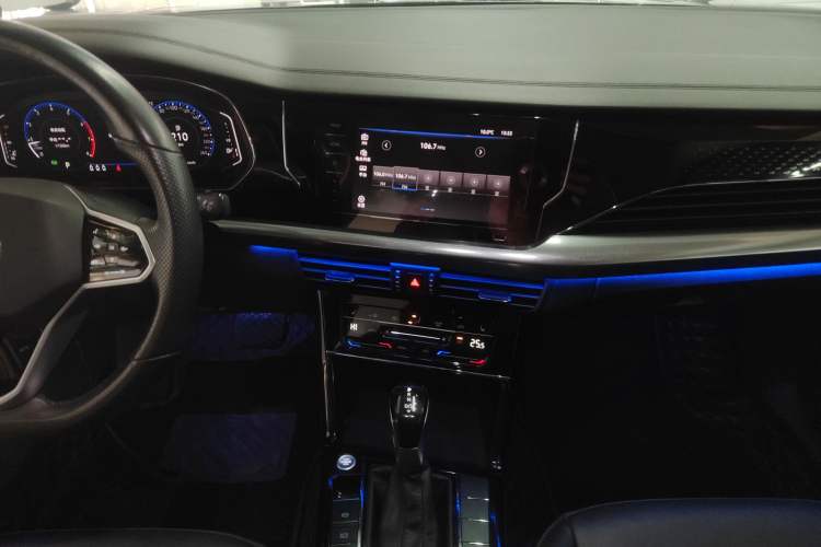 Used Volkswagen Passat 2023 330TSI Elite Edition Audio And AC Panel