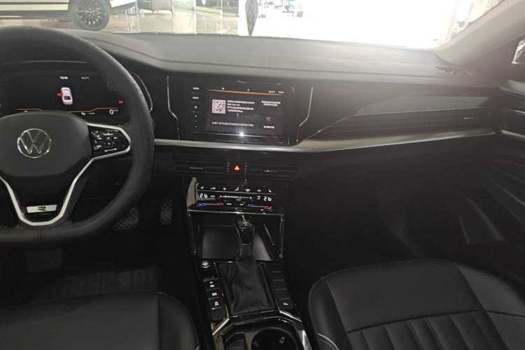 Used Volkswagen Passat 2023 Revised 330TSI Elite Edition Audio And AC Panel