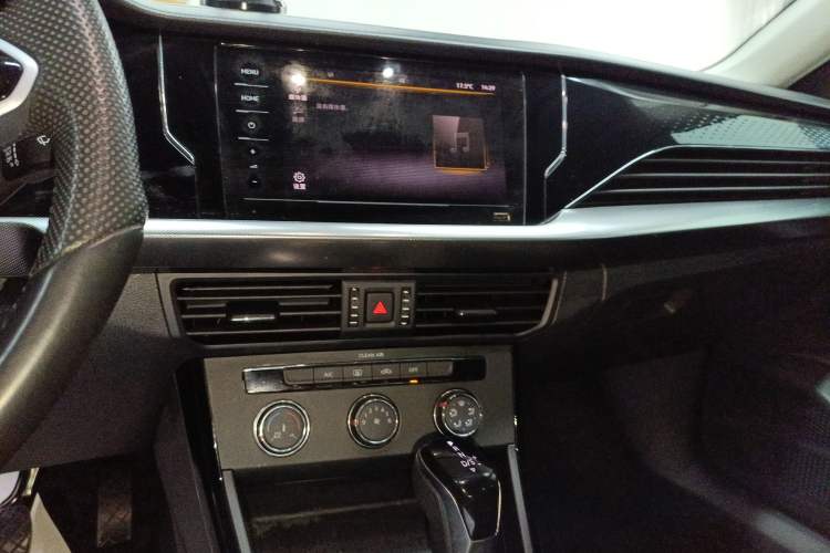 Used Volkswagen Passat 2023 Revised Version 280TSI Business Edition Audio And AC Panel