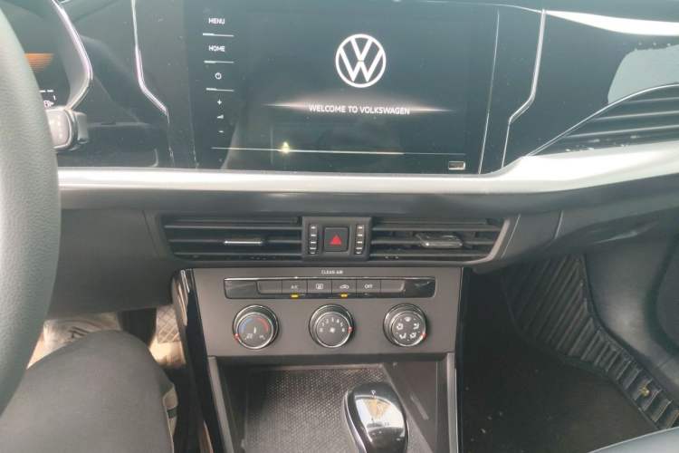Used Volkswagen Passat 2023 Revised Version 280TSI Business Edition Audio And AC Panel