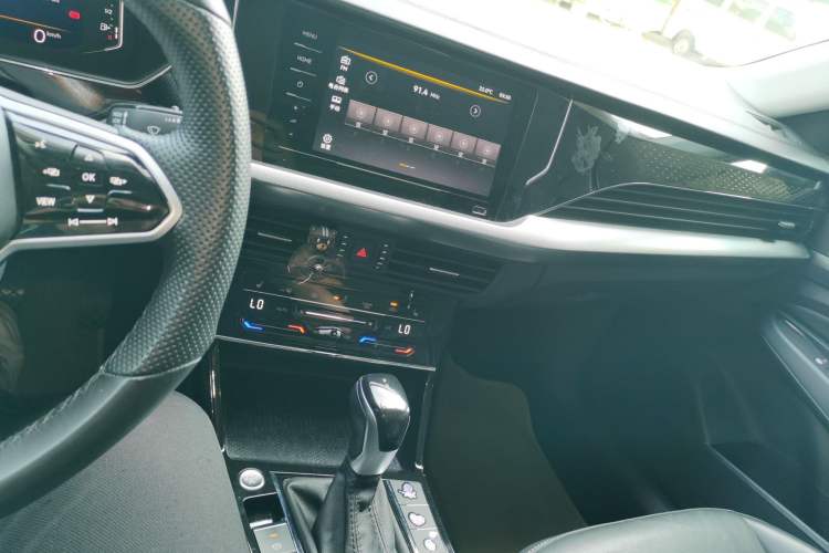 Used Volkswagen Passat 2023 Revised 330TSI Elite Edition Audio And AC Panel