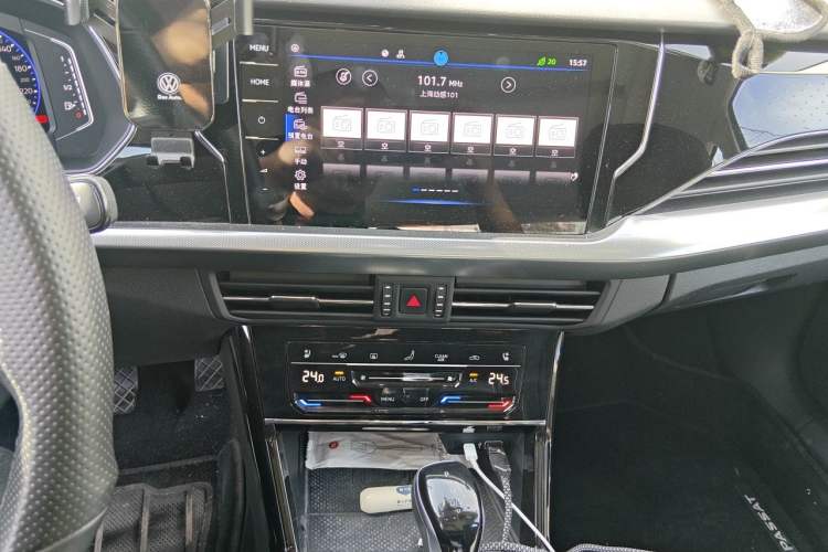 Used Volkswagen Passat 2023 330TSI Starry Luxury Edition Audio And AC Panel
