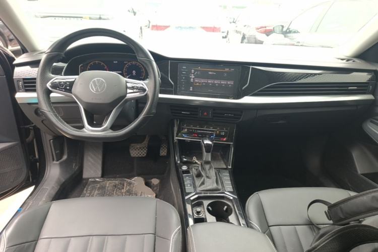 Used Volkswagen Passat 2023 Revised 330TSI Elite Edition Center Console