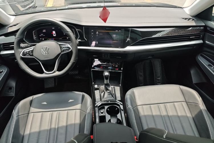 Used Volkswagen Passat 2023 Revised 330TSI Elite Edition Center Console