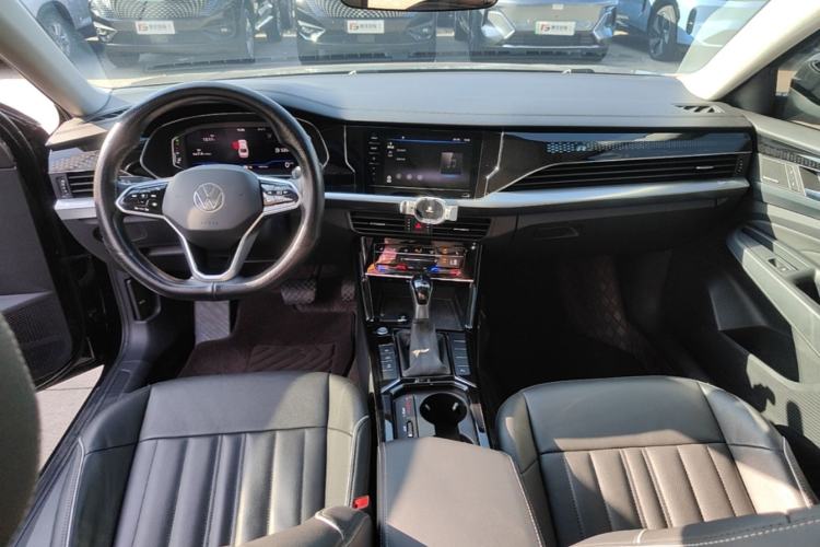 Used Volkswagen Passat 2023 330TSI Elite Edition Center Console