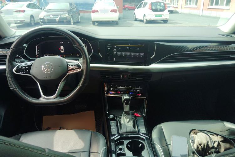 Used Volkswagen Passat 2023 280TSI Elite Edition Center Console