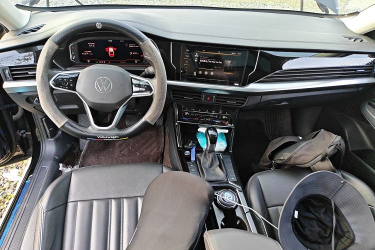 Used Volkswagen Passat 2023 330TSI Starry Elite Edition Center Console