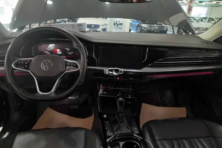Used Volkswagen Passat 2023 330TSI Luxury Edition Center Console