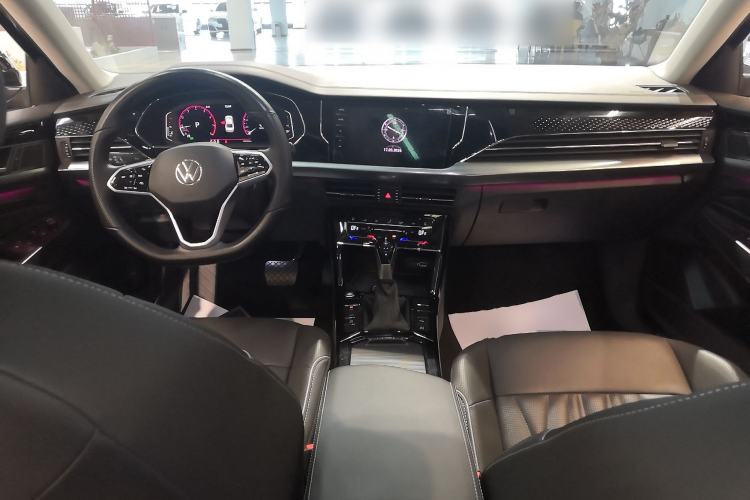 Used Volkswagen Passat 2023 Facelift 330TSI Luxury Edition Center Console