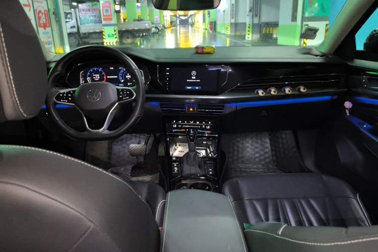 Used Volkswagen Passat 2023 330TSI Starry Luxury Edition Center Console