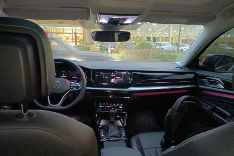 Used Volkswagen Passat 2023 Facelift 330TSI Luxury Edition Center Console