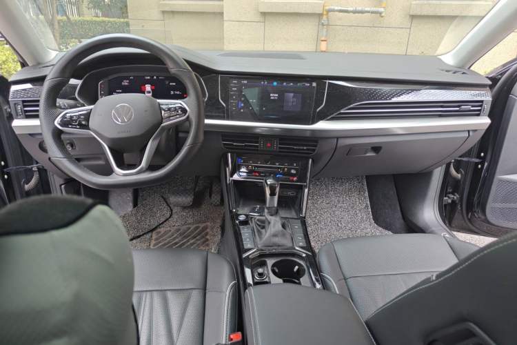 Used Volkswagen Passat 2023 380TSI Flagship Edition Center Console
