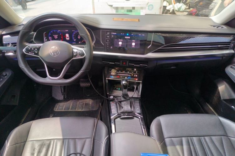 Used Volkswagen Passat 2023 330TSI Luxury Edition Center Console