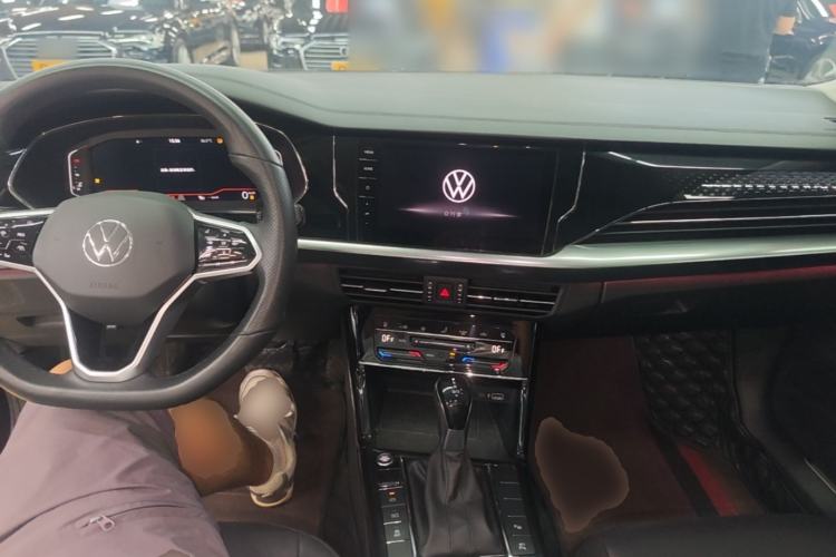 Used Volkswagen Passat 2023 Facelift 330TSI Luxury Edition Center Console