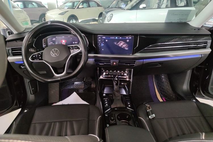 Used Volkswagen Passat 2023 330TSI Luxury Edition Center Console