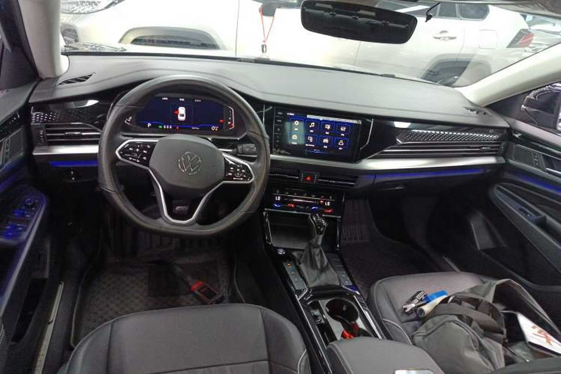 Used Volkswagen Passat 2023 Facelift 330TSI Luxury Edition Center Console