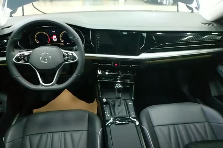 Used Volkswagen Passat 2023 330TSI Starry Luxury Edition Center Console
