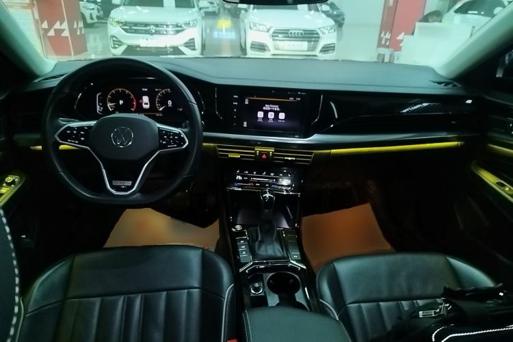 Used Volkswagen Passat 2023 330TSI Starry Elite Edition Center Console
