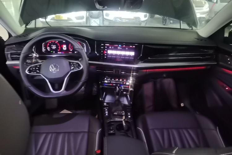 Used Volkswagen Passat 2023 330TSI Starry Luxury Edition Center Console