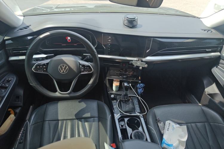 Used Volkswagen Passat 2023 330TSI Prestige Edition Center Console