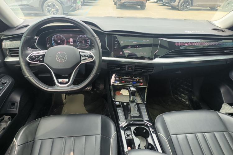 Used Volkswagen Passat 2023 Revised 330TSI Elite Edition Center Console