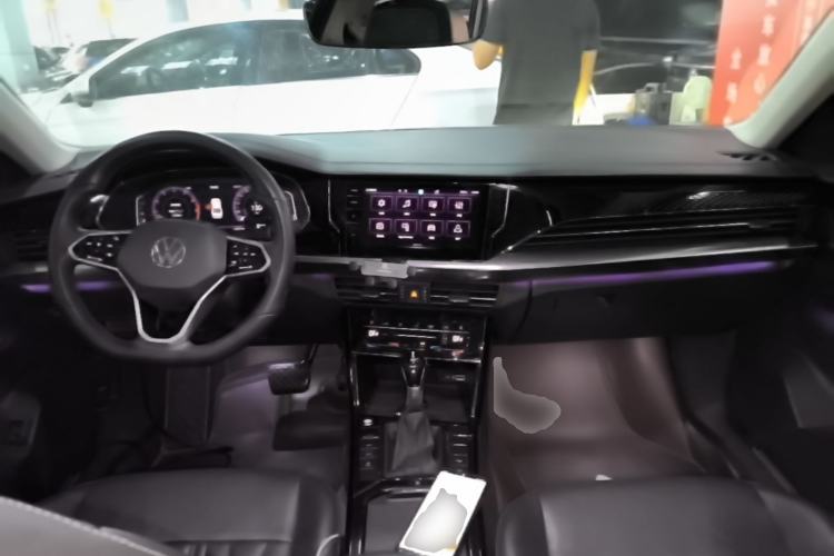 Used Volkswagen Passat 2023 Facelift 330TSI Luxury Edition Center Console