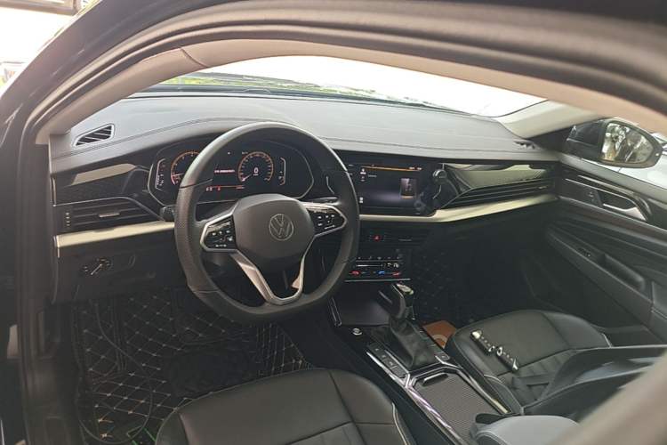 Used Volkswagen Passat 2023 Revised 330TSI Elite Edition Center Console