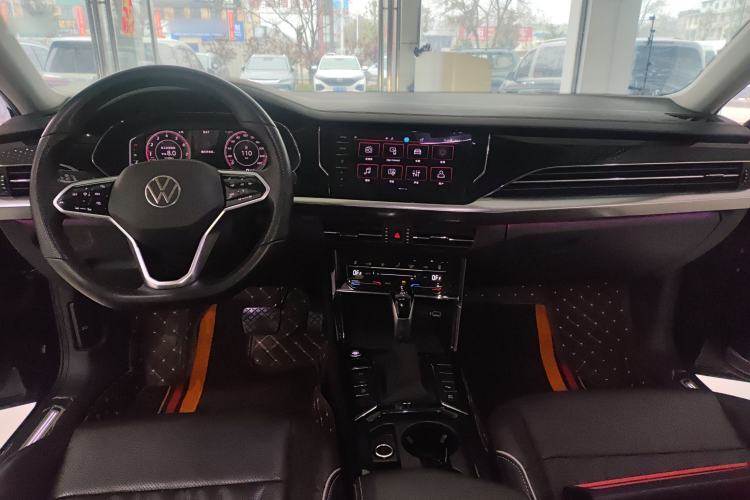 Used Volkswagen Passat 2023 380TSI Luxury Edition Center Console