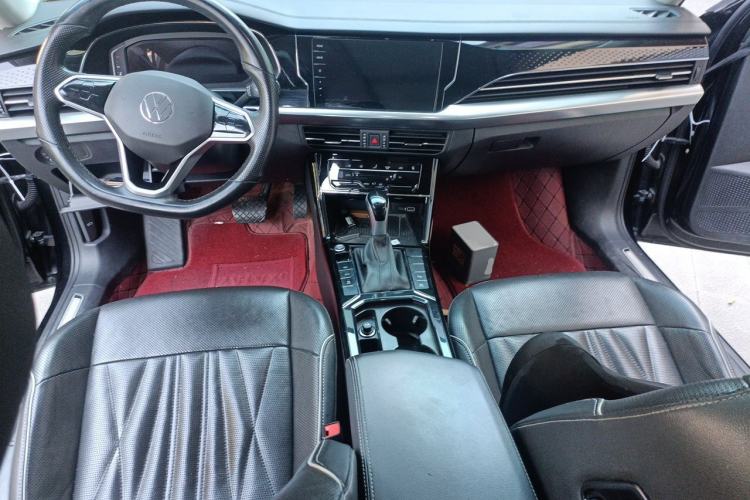 Used Volkswagen Passat 2023 330TSI Luxury Edition Center Console