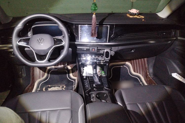 Used Volkswagen Passat 2023 Revised 380TSI Luxury Edition Center Console