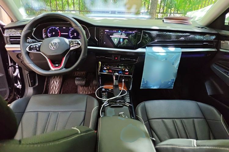 Used Volkswagen Passat 2023 Revised 380TSI Luxury Edition Center Console