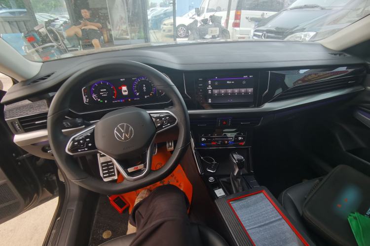 Used Volkswagen Passat 2023 Revised 330TSI Starry Elite Edition Center Console