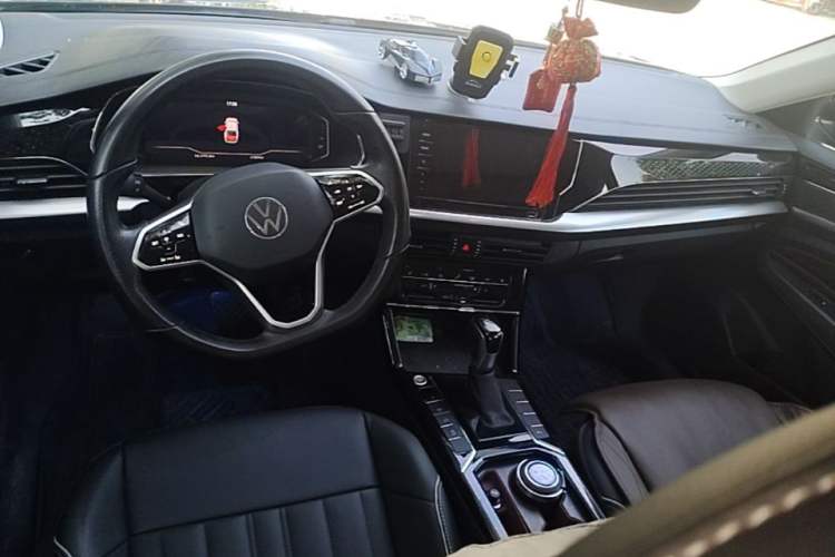 Used Volkswagen Passat 2023 330TSI Elite Edition Center Console