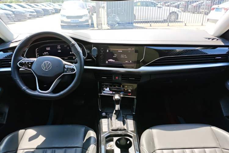 Used Volkswagen Passat 2023 Revised 330TSI Elite Edition Center Console