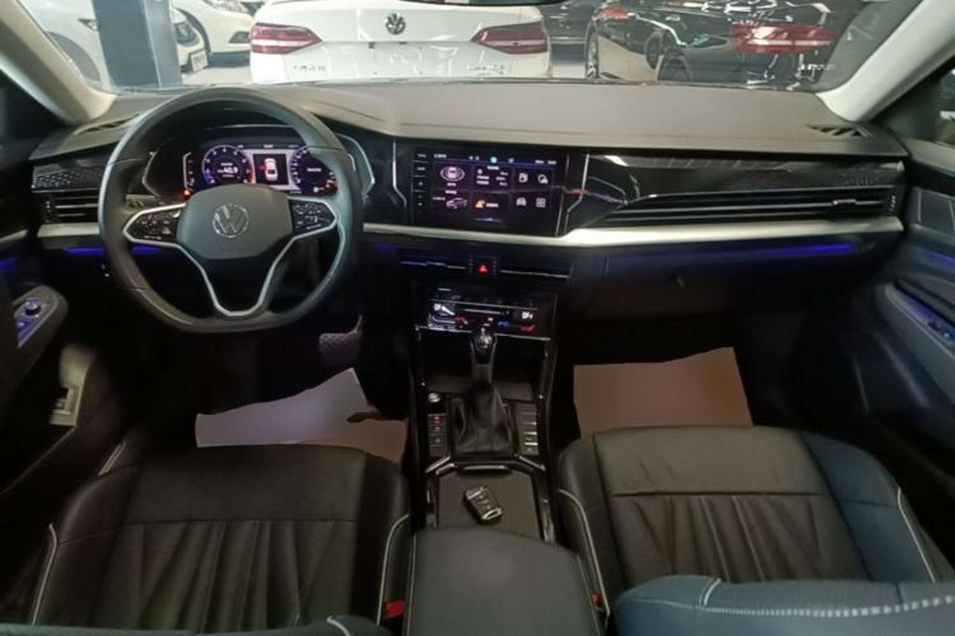 Used Volkswagen Passat 2023 Facelift 330TSI Luxury Edition Center Console